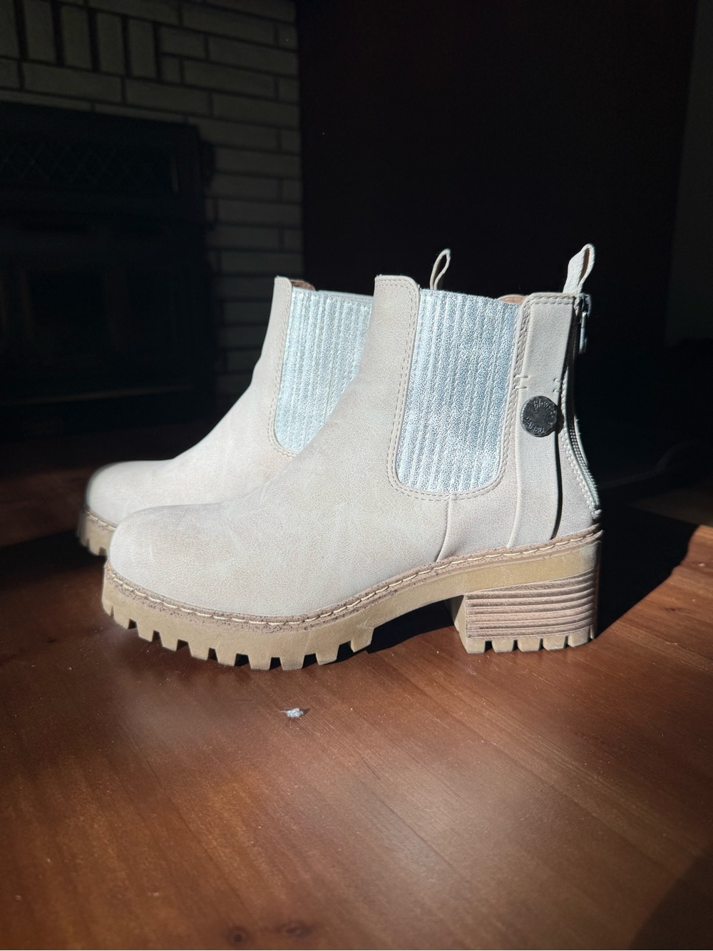 Blowfish Malibu layten ankle booties in tan size 7